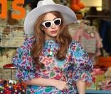 Lady Gaga se la joue ''Petite maison dans la prairie'' avec ses parents