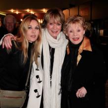 Mathilde Seigner, Alice Dona et Annie Cordy au concert de Serge Lama à l'Olympia à Paris le 11 février 2013. Le chanteur a fêté ses 70 ans sur scène.