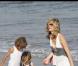 PHOTOS : Laura Dern avec les enfants à la plage pendant que Ben Harper s'amuse à Londres !