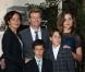 Simon Baker, ému aux larmes, reçoit son étoile devant Naomi Watts et sa famille