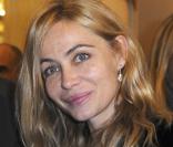Emmanuelle Béart lors de la remise de sa médaille d'Officier de l'Ordre des arts et des lettres à Paris en novembre 2012