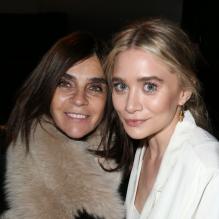 Carine Roitfeld et Ashley Olsen, invitées stars du défilé H&amp;M automne-hiver 2013-2014 au musée Rodin. Paris, le 27 février 2013.
