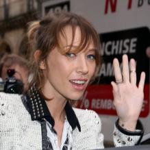 Laura Smet quitte l'hôtel Westin à l'issue du défilé automne-hiver 2013 de Barbara Bui. Paris, le 28 février 2013.