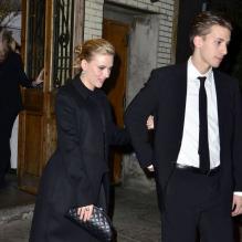 Scarlett Johansson et son frère jumeau Hunter, le 7 février 2012 à New York.
