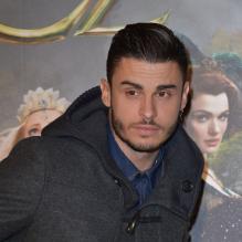 Baptiste Giabiconi arrive à l'avant-première du film Le Monde Fantastique d'Oz au Pathé Wepler à Paris, le 4 mars 2013.
