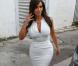 Kim Kardashian sexy en blanc à Miami en décembre 2012
