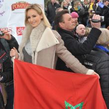 Adriana Karembeu lors du départ du rallye Aicha des gazelles du Maroc 2013, le samedi 16 mars au Trocadéro à Paris.