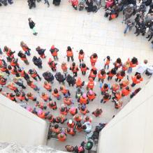 Flashmob organisé par Julie Ferez, le 16 mars 2013 au Trocadéro, à l'occasion du lancement du rallye Aicha des gazelles du Maroc 2013.