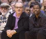 Jack Nicholson, Lou Adler et Chris Rock regardent le match des Los Angeles Lakers, le 28 janvier 2005.