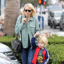 Naomi Watts avec l'adorable Samuel à Los Angeles, le 30 mars 2013.