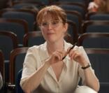 Julianne Moore, pas très glamour mais délirante en prof face à Lily Collins