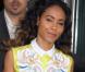 Jada Pinkett Smith ose les couleurs avec son ensemble Peter Pilotto (collection Croisière 2013) et ses souliers Nicolas Kirkwood. New York, le 3 avril 2013.