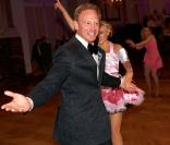 Ian Ziering : Danse endiablée à Vienne sans sa femme enceinte