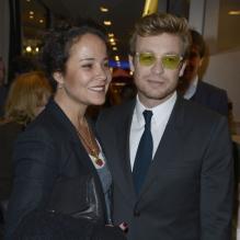 Simon Baker et sa femme Rebecca Rigg à l'avant-première du film Mariage à l'Anglaise, à l'UGC Normandie, à Paris, le 8 avril 2013.