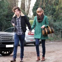 Taylor Swift et Harry Styles vont déjeuner en amoureux pour les 23 ans de la chanteuse, à Cheshire, le 13 décembre 2012.
