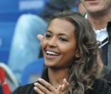 Karine Lemarchand encourage son compagnon Lilian Thuram