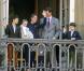  Joachim de Danemark avec la princesse Athena, 15 mois, dans les bras, et entourée de son épouse la princesse Marie et de ses enfants Nikolai, Felix et Henrik. La reine Margrethe II de Danemark célébrait le 16 avril 2013 son 73e anniversaire au balcon du palais Christian IX à Amalienborg, Copenhague, entourée de sa famille. 