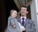  Le prince Joachim de Danemark avec la princesse Athena, 15 mois, dans les bras. La reine Margrethe II de Danemark célébrait le 16 avril 2013 son 73e anniversaire au balcon du palais Christian IX à Amalienborg, Copenhague, entourée de sa famille. 