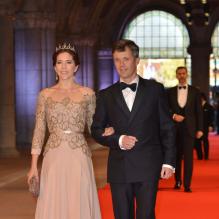 <p>Le prince Frederick et la princesse Mary du Danemark - Dîner d'adieu de la reine Beatrix des Pays-Bas au Rijksmuseum à Amsterdam, le 29 avril 2013.</p>