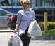 La belle actrice Drew Barrymore sort de son cours de yoga et va faire du shopping à Bristol Farms dans le quartier de West Hollywood, le 4 mai 2013.