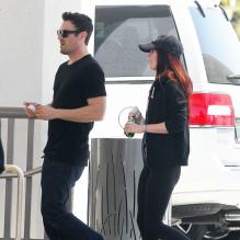 Exclusif - Megan Fox et Brian Austin Green dans les rues de Los Angeles, le 21 avril 2013. Avec les reflets du soleil, on voit bien la couleur rousse de la bombe Megan.