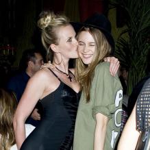 Anne Vyalitsyna et Behati Prinsloo déchaînées à la soirée de son ami Harry Josh le 4 mai 2013 à New York