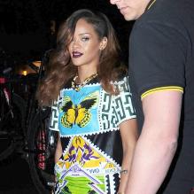 <p>La chanteuse Rihanna quitte son hôtel pour aller diner au restaurant Da Silvano à New York, le 30 avril 2013. </p>