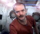 David Bowie : L'astronaute Chris Hadfield reprend 'Space Oddity' depuis l'espace