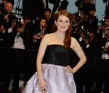 Julianne Moore, parfaite en Christian Dior couture, arrive au Palais des Festivals à Cannes pour la cérémonie d'ouverture le 15 mai 2013