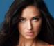 La Brésilienne Adriana Lima pose pour Victoria's Secret.
