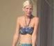 Tori Spelling amincie : Vacances en bikini et en famille et bague hors de prix