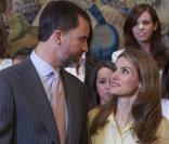 Letizia et Felipe d'Espagne : Amoureux au travail pour leurs 9 ans de mariage