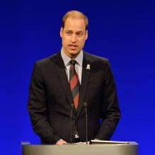 <p>Le prince William très officiel lors du congrès de l'UEFA qui se tenait au Grovesnor House de Park Lane à Londres le 24 mai 2013</p>