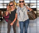 Reese Witherspoon avec Ava, sa copie conforme... En route pour Paris !