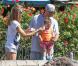 Kevin Federline et sa compagne Victoria Price se sont promenés avec leur fille Jordan à Calabasas Commons à Los Angeles, le 9 juin 2013.