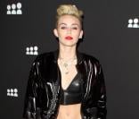 Miley Cyrus rock'n'roll et solo pour MySpace face à Kelly Osbourne amoureuse