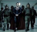 Man of Steel : Superman tombe le slip rouge, les fans sont divisés