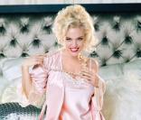 Agnes Bruckner est Anna Nicole Smith : Les images torrides d'un biopic attendu