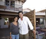 Pascal Bataille et sa femme présentent l'hôtel Côté Sable