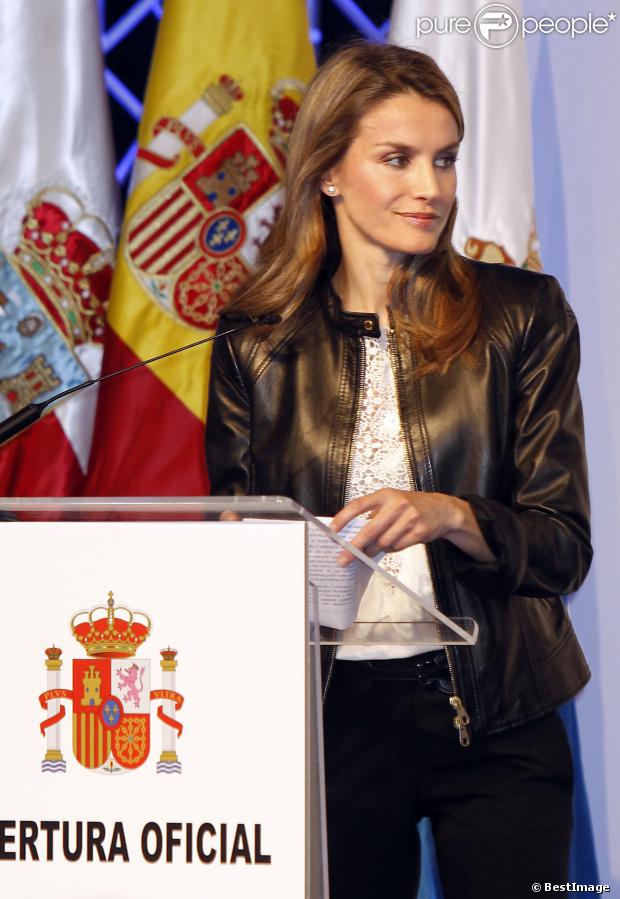 AGENDA PERSONAL DE LA PRINCESA LETIZIA - Página 21 1262848-la-princesse-letizia-d-espagne-assiste-620x0-1