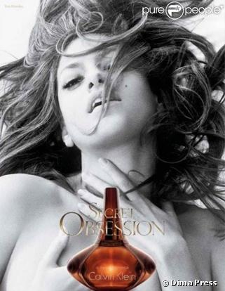 Eva Mendes presente son parfum Secret Obsession