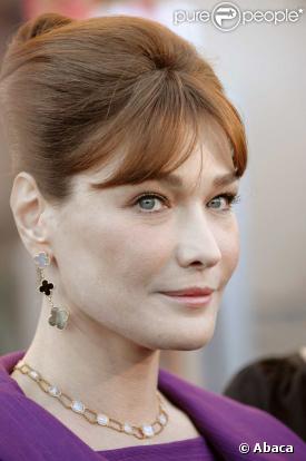 Carla Bruni interpellée par des enfants de Lorient