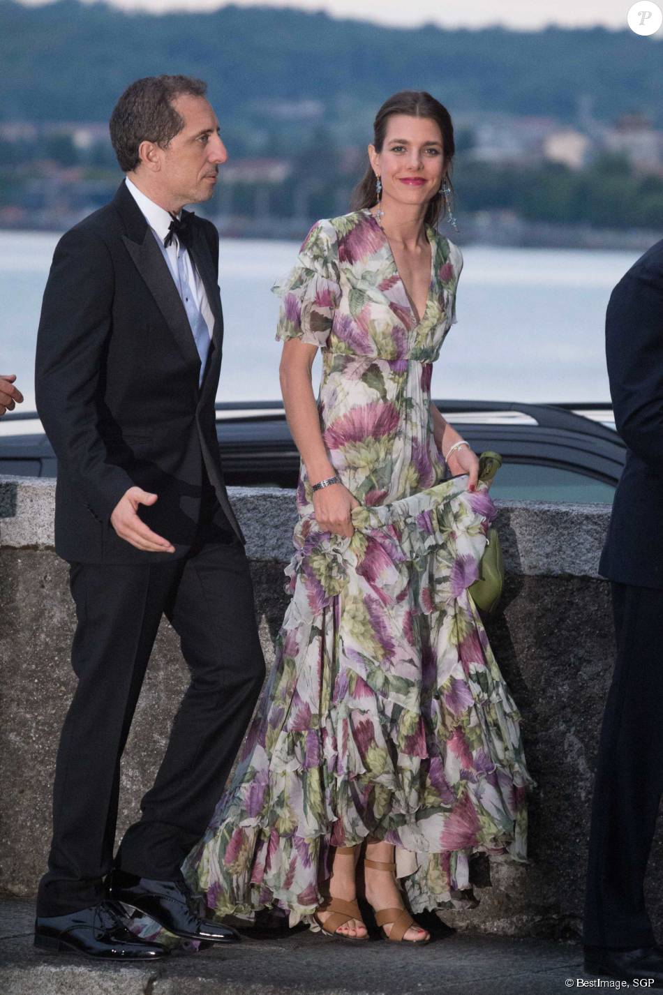 BODA DE PIERRE CASIRAGHI y BEATRIZ BORROMEO :updated: - Página 8 1897444-charlotte-casiraghi-et-son-compagnon-950x0-2