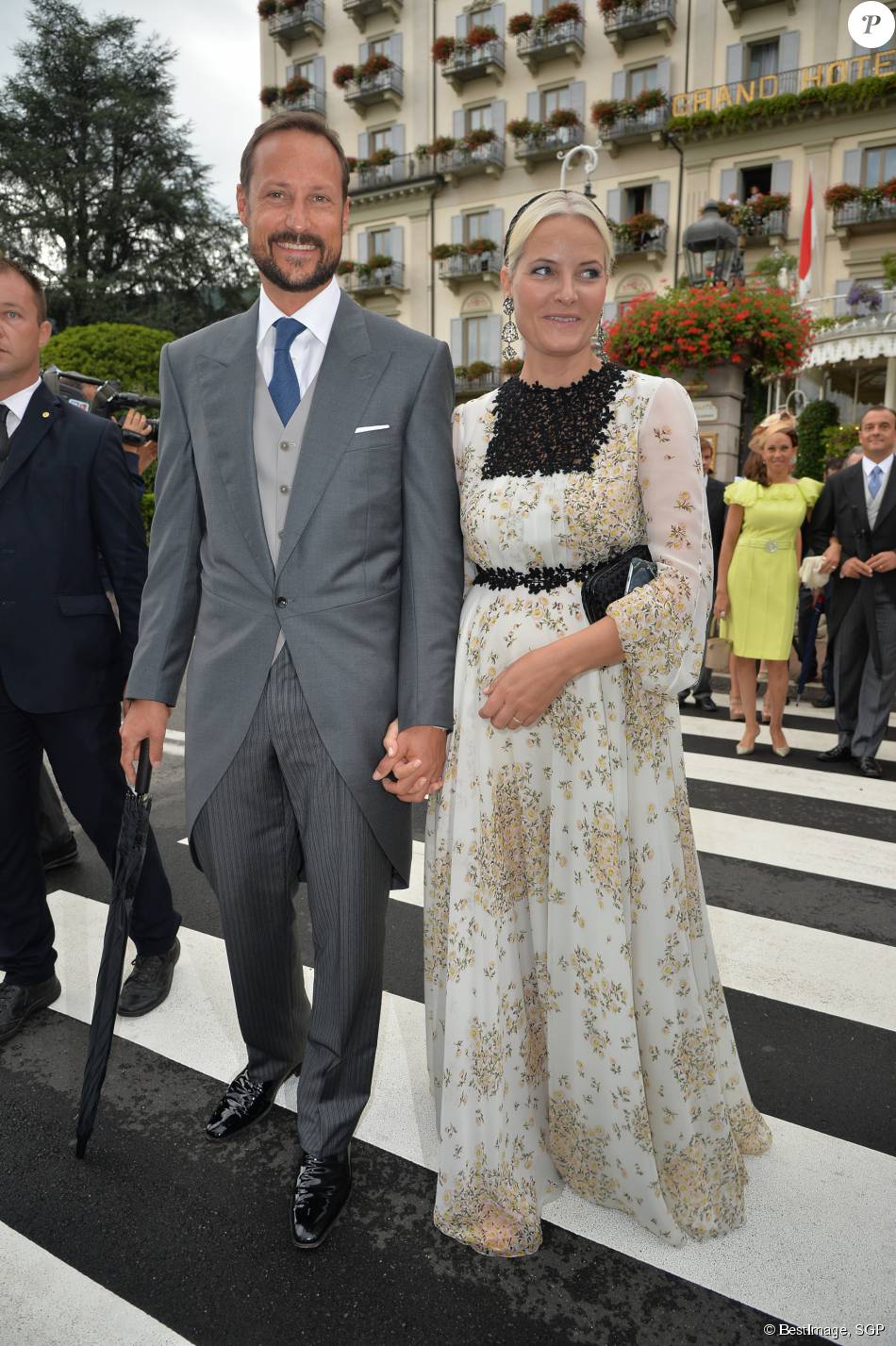 BODA DE PIERRE CASIRAGHI y BEATRIZ BORROMEO :updated: - Página 8 1897541-le-prince-haakon-et-la-princesse-950x0-2