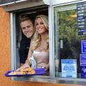 REPORTAGE PHOTOS : Quand la sublime Heidi Montag devient vendeuse chez Taco Bell !