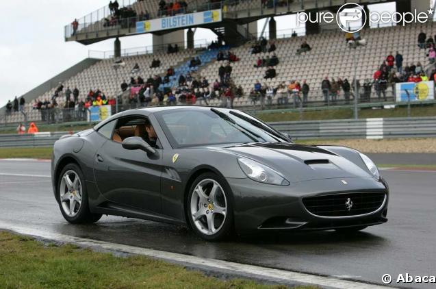 Michael Schumacher étrenne la Ferrari California