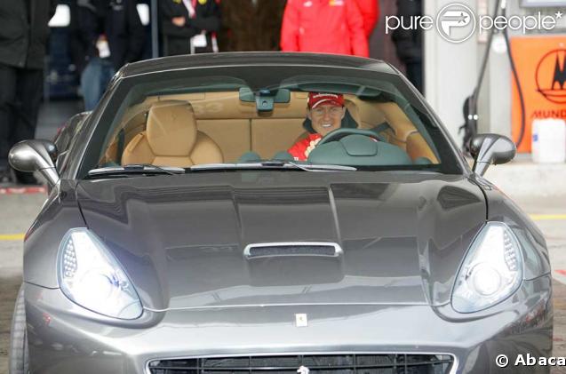 Michael Schumacher étrenne la Ferrari California