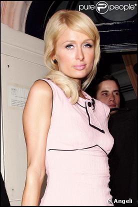Paris Hilton et son homme Benji Madden, à la sortie d'un club