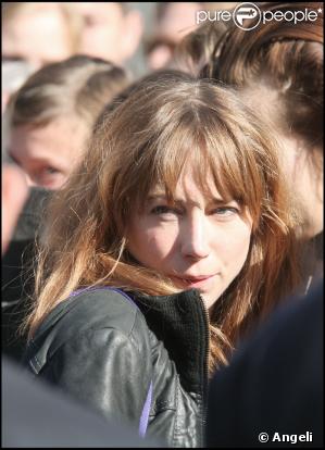 Julie Depardieu aux obsèques de son frère Guillaume