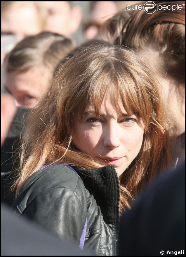 Julie Depardieu aux obsèques de son frère Guillaume